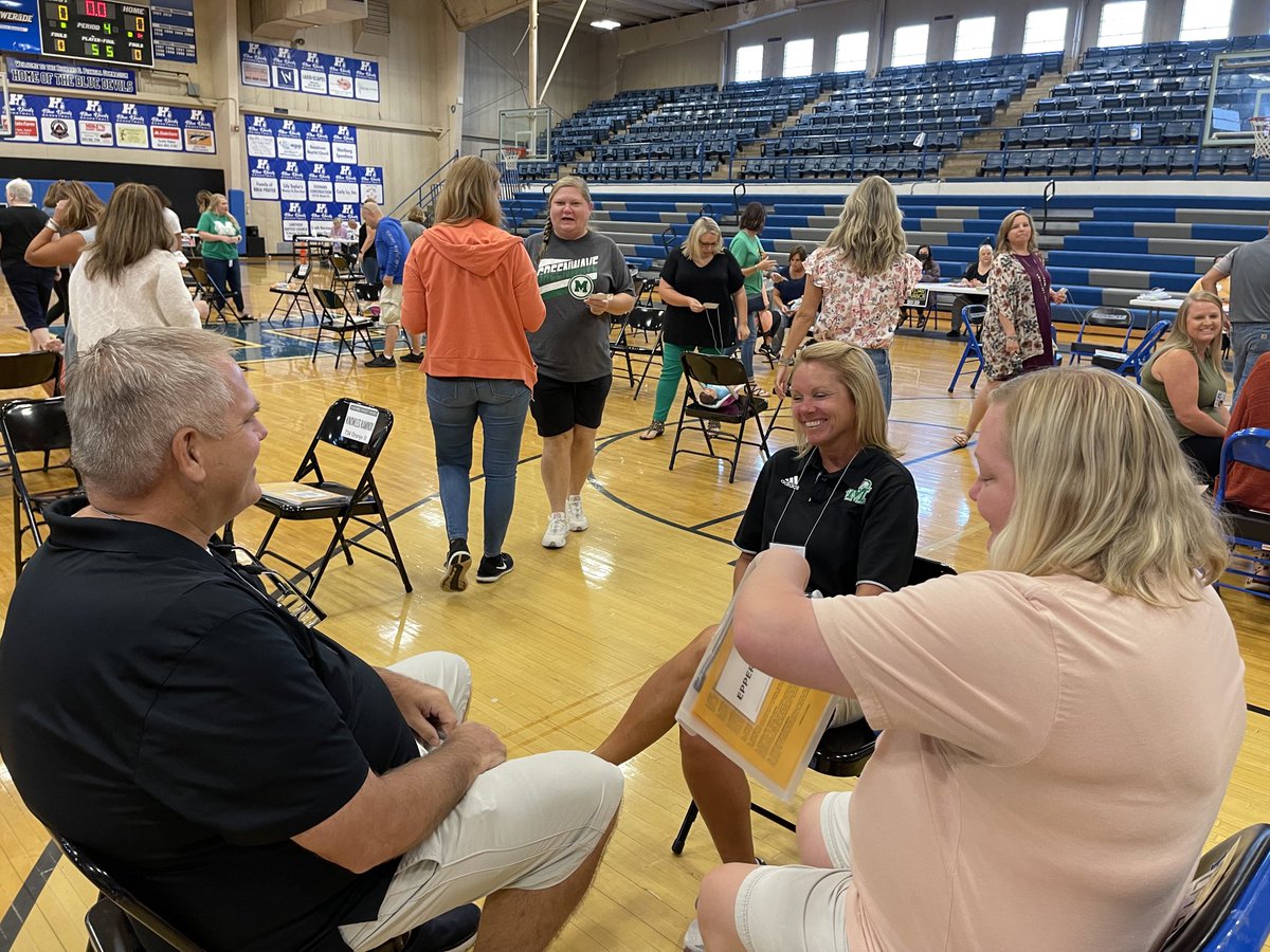 LDMcfall's tweet photo. ⁦@mesgreenwave⁩ and MMS participating in an activity mirroring the issues many of our families find themselves in. #empathy #ittakesavillage 💚💚 https://t.co/BDhN4SBMHt