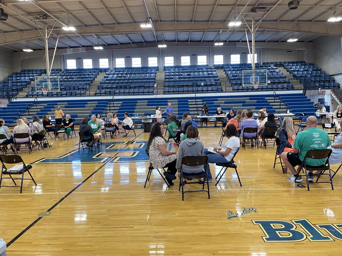 ⁦<a href="/mesgreenwave/">Midway Elementary</a>⁩ and MMS participating in an activity mirroring the issues many of our families find themselves in. #empathy #ittakesavillage 💚💚