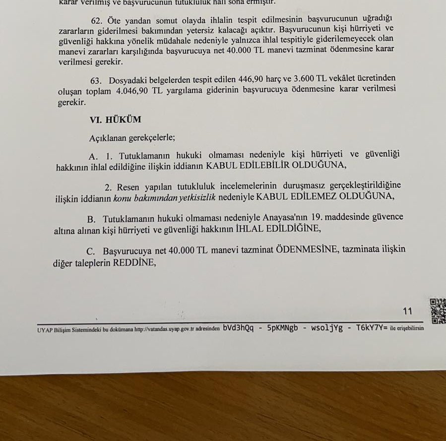 Geçen sene hakkımda hiçbir suçlama olmaksızın tutuklanmış, keyfi olarak 140 gün hapis yatırılmıştım. İlk mahkemede tahliye olup, ikincisinde ise beraat etmiştim

Son dakika bilgisi vereyim: Anayasa Mahkemesi tutuklanmamı haksız bulup devleti 40 bin TL tazminat ödemeye mahkûm etti