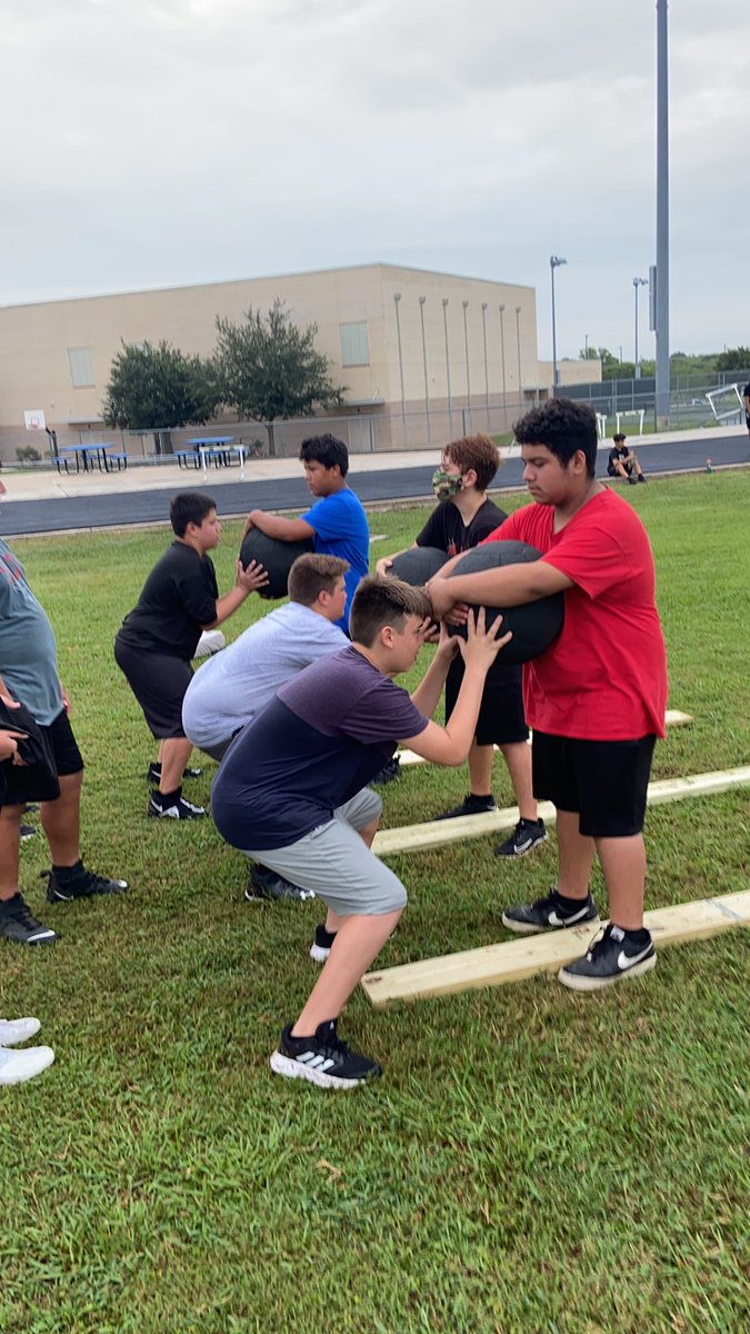 CoachSakewitz's tweet photo. Building some BEASTS in the trenches! @Coach_Brink @LOBOS_GATA https://t.co/eUNAeZNgua