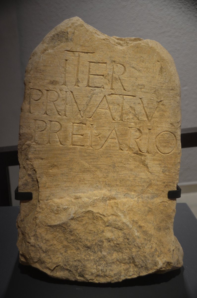 For #EpigraphyTuesday, an inscribed marker for a private path along the Via Domitia. Found in 2014 at the site of Marinesque, a 1st century BC relay station along the #ViaDomitia.
ITER
PRIVATV(M)
PREKARIO