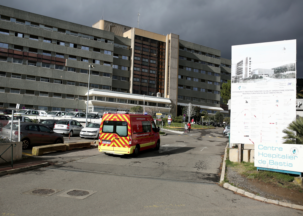 Flambée des cas de Covid : l'ARS déclenche un plan blanc régional corsematin.com/articles/flamb…