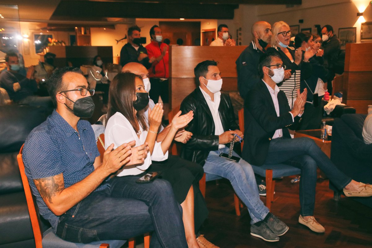 💙 𝑷𝒐𝒓𝒕𝒐 𝒅𝒐 𝑺𝒐𝒏 𝒄𝒐𝒏 𝑰𝒂𝒈𝒐 𝑳𝒐́𝒑𝒆𝒛 𝑴𝒂𝒓𝒓𝒂 💙
Esta mañá, acompañando dende a distancia ao noso CAMPIÓN <a href="/iagolmarra/">Iagolmarra</a> na mellor das compañías, verdadeiramente en familia, dende o #RCNPortosín 🥰

#PortoDoSon #Portosín #Deporte <a href="/escuelavela/">ESCUELAVELA PORTOSINTEAM༝</a> <a href="/PuertoPortosin/">Confraría de Pescadores "San Andrés" de Portosín</a>