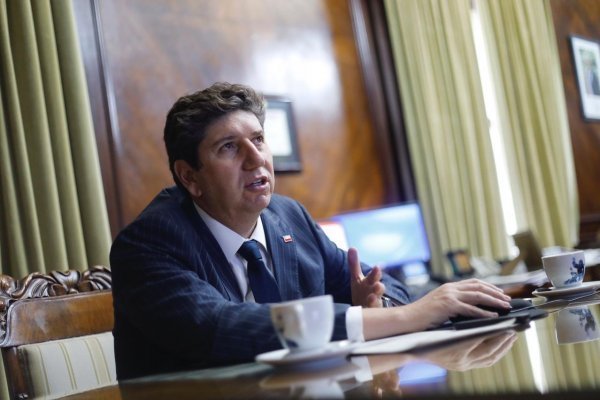 DFinanciero's tweet photo. Ley corta de Pensiones: Ministro Cerda espera materializar un acuerdo dentro de este mes https://t.co/nkEJBJpqiP https://t.co/tTxtAZDxvn