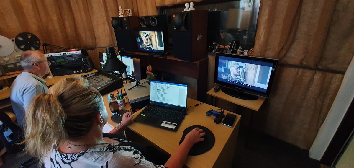 AnalogVision's tweet image. Připravili jsme #dabing k #dokumentu Kluk z války, který vstoupí 18.11.2021 do českých kin. Režii českého znění připravila ve studiu Movie Sound skvělá režisérka Petra Jindrová. V českém znění uslyšíte např. @PetrNeskusil , Viktorii Taberyovou či Filipa Jančíka.