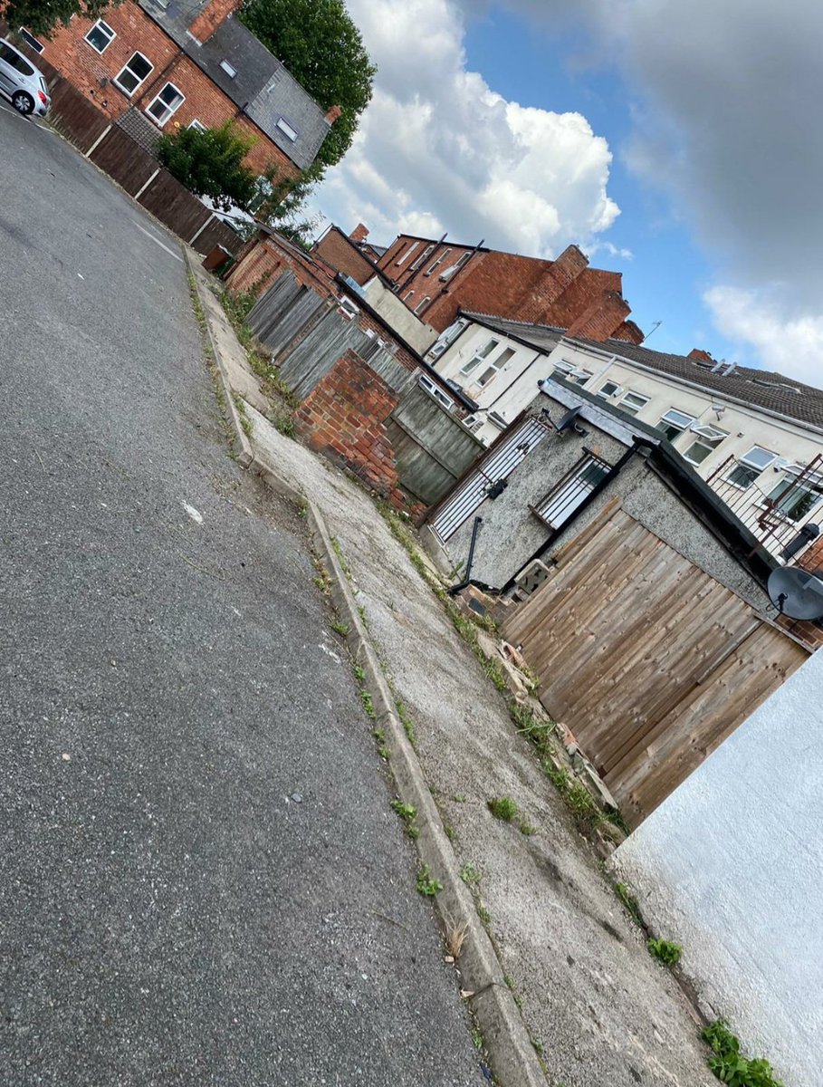 Denman Street car park before and after. Completed today by one of our cleansing teams. Top work! <a href="/Pap66376473/">Tony pap the Pole</a> @chidiegenti <a href="/RealmPublic/">Green Space & Natural Environment</a>