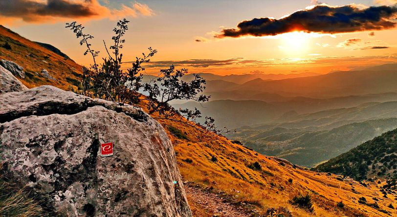 30/7/2021 τοποθετήθηκε η τελευταία πινακίδα (σχεδιασμένη απ την <a href="/troposproductio/">TROPOS PRODUCTIONS</a> ) που κλείνει τον πεζοπορικό-ορειβατικό κύκλο των 370 χλμ  διπλής κατεύθυνσης του @EpirusTrail του μονοπατιού της Ηπείρου.