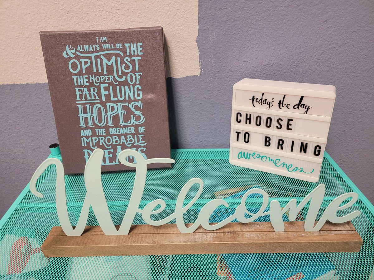 abrantley99's tweet photo. My attitude today is this. So excited to meet our new teachers! @RichardsonHS1 #RISDPowerofLove #ConnectandSoar https://t.co/rNUgv3K6Xm