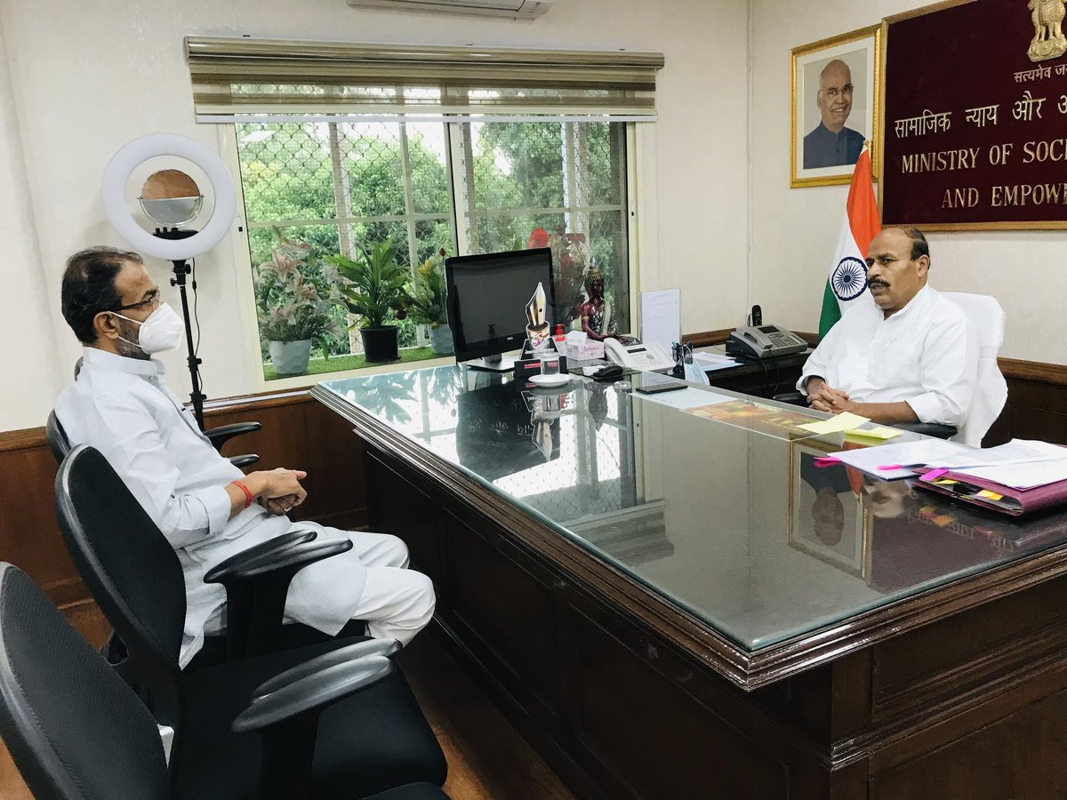 mRajbahadurBJP's tweet photo. आज भारत सरकार के नवनियुक्त सामाजिक न्याय एवं अधिकारिता मंत्रालय मंत्री श्री @Drvirendrakum13 भाई साहब से मिलकर नये दायित्व हेतु शुभकामनाएं दी एवं सागर क्षेत्र के विकास के क्रम चर्चा की। https://t.co/3ES90IQQR0