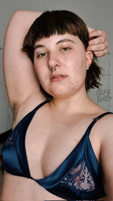 Spot my nips https://t.co/fAjTxrXpIT
