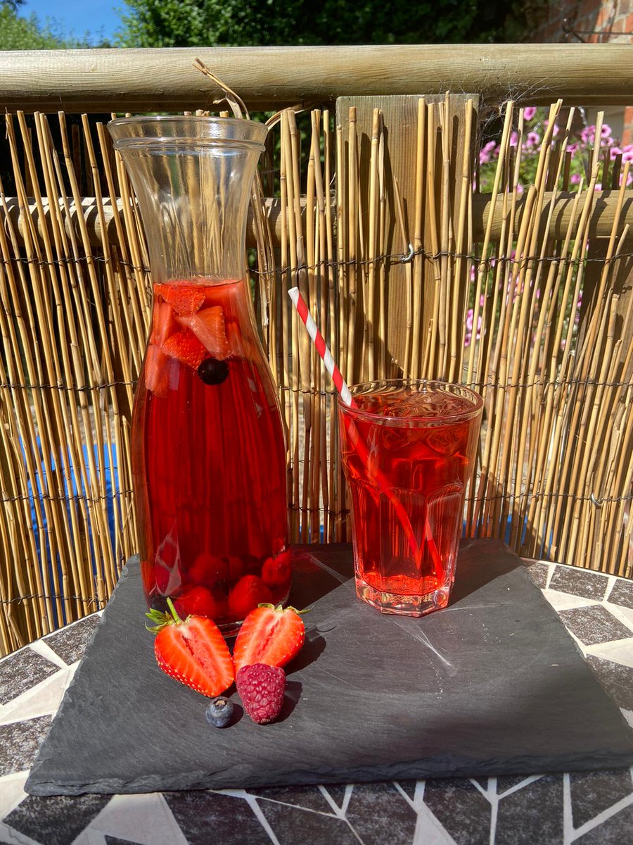 TheJoinersShop's tweet image. Perfect day for an Iced Tea! ..try our Hibiscus, with Apple &amp;amp; Strawberry 🍓🍏 using the amazing @StormTea #icedtea #NorthYorkshire #stormtea #inglebycross #discoverHambleton #TheJoinersShop