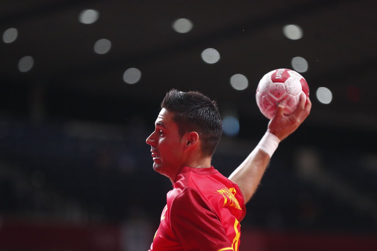RFEBalonmano's tweet photo. 📝🆚 ¡FECHA Y HORA CONFIRMADAS para las semifinales de los @juegosolimpicos @Tokyo2020es entre los #Hispanos🇪🇸 y Dinamarca🇩🇰!

📆 Jueves 5
⏰ 14:00 h.
🏟 Yoyogi National Stadium 

✔️ La otra semifinal enfrentará a Francia🇫🇷 y Egipto🇪🇬

#Tokyo2020 #ElCorazóndeEspaña https://t.co/JenR6OLu7k