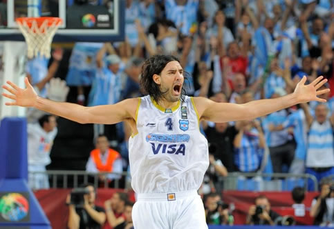 InfoLuifa's tweet photo. Reemplazarlo es lo siguiente a imposible. El que nunca faltó, el que siempre representó, el eterno CAPITÁN, uno de los mejores deportistas de la historia Argentina. Cómo te vamos a extrañar, no te das una idea. Selección Argentina de básquet es sinónimo de Luis Scola. GRACIAS🇦🇷4⃣ https://t.co/1ZY713mmDa