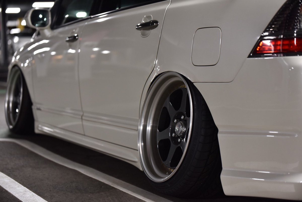 bmf31_sy's tweet photo. ホイール売ります！
work meister L1
19インチ 9.5J +7、10.5J +0、ブラッシュドリム
ピアスボルト ゴールド
フロント1本新品リムに交換済み
残り3本インナーリム削れあり、クラック無し
気になる方、DMお願いします。 https://t.co/15vxr3JWZS