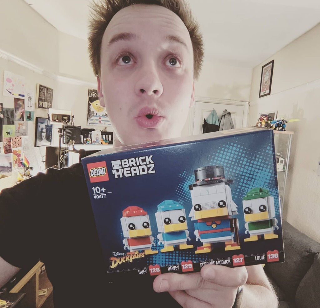 Jake_Studs's tweet photo. This is my "Awoooohooo" face singing along to the #ducktails theme song... Tonight ill be starting (lets be honest.. I'm not gonna finish) #legodisney #brickheadz!!!! Get hyped see you at 9pm BST/4pmEDT/1pmPDT/8amNZT https://t.co/y2X4YMHYMs
#LEGO #legob… https://t.co/wtl6dfWfui https://t.co/h76JkWlaaV