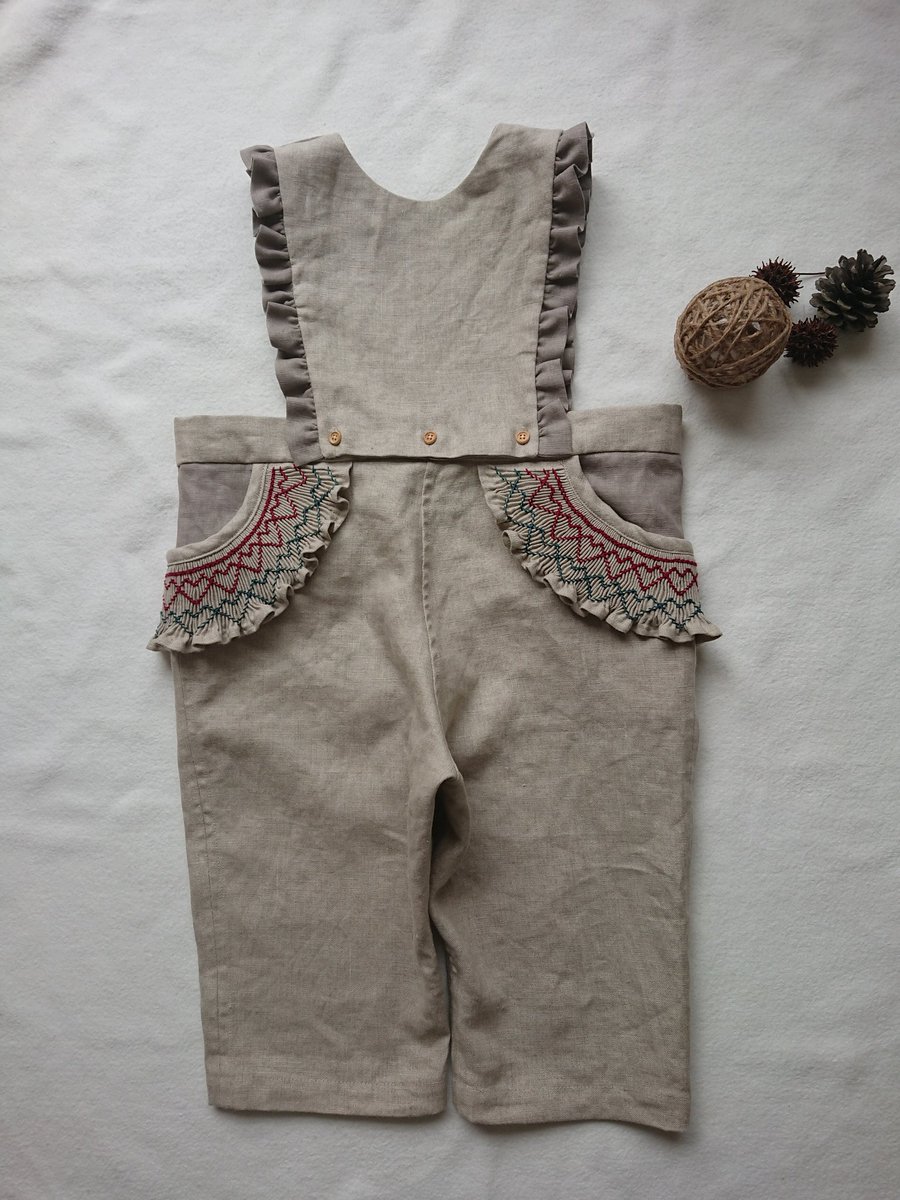 Renatus061's tweet photo. 過去作です。
主にリネン×スモッキング刺繍をテーマに足踏みミシンで縫っています。 https://t.co/1C23XLPGoj