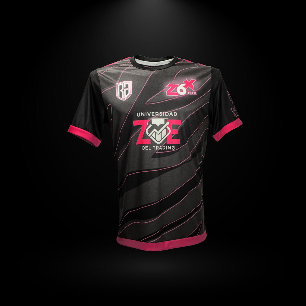 CAOL_Arg's tweet photo. Del boceto a la realidad✍🏻=👚
Así llevamos a la tela lo que soñó @Z6X_Team para la piel de su equipo👊🏻
#eSports #somoscaol #teamcaol https://t.co/Ge6lkSbkV2