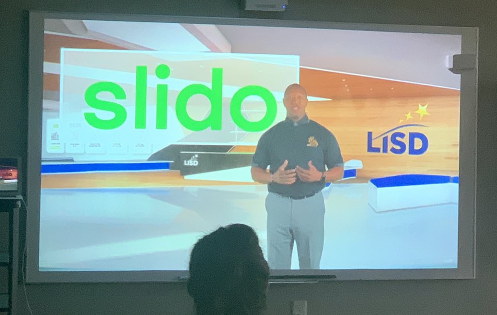 bransonELA's tweet image. Dr. Jones at @LakeviewMS kicking off our LISD Convocation this year! Excited to continue our partnership between Lakeview and Learning and Teaching! #lisdconvocation21
