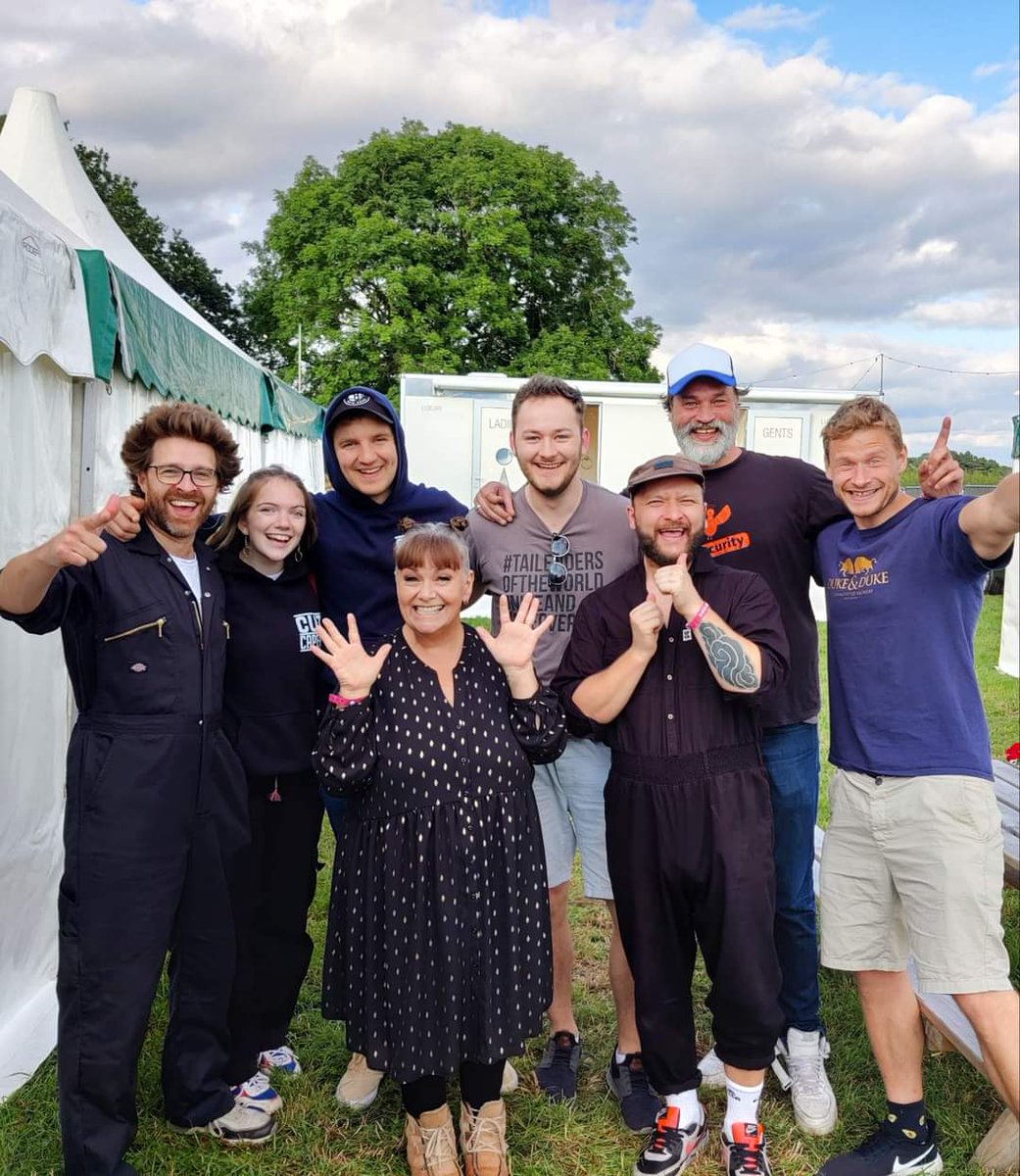 Cut Capers (@cutcapers) on Twitter photo Hanging out with our new best friend Dawn French after our set at <a href="/festunderstars/">Underneath the Stars Festival</a> on Sunday 🌞🇫🇷 Hanging out with our new best friend Dawn French after our set at <a href="/festunderstars/">Underneath the Stars Festival</a> on Sunday 🌞🇫🇷