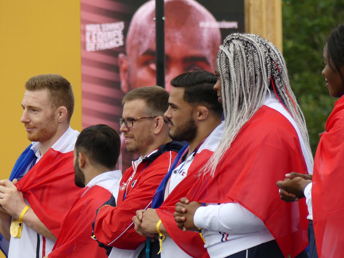 francejudo's tweet photo. 𝑨̀ 𝒋𝒂𝒎𝒂𝒊𝒔 𝒍𝒆𝒔 𝒑𝒓𝒆𝒎𝒊𝒆𝒓𝒔. 🥇

#FierdEtreJudoka #UneSeuleEquipe #Tokyo2020 https://t.co/6hZvptAmr5