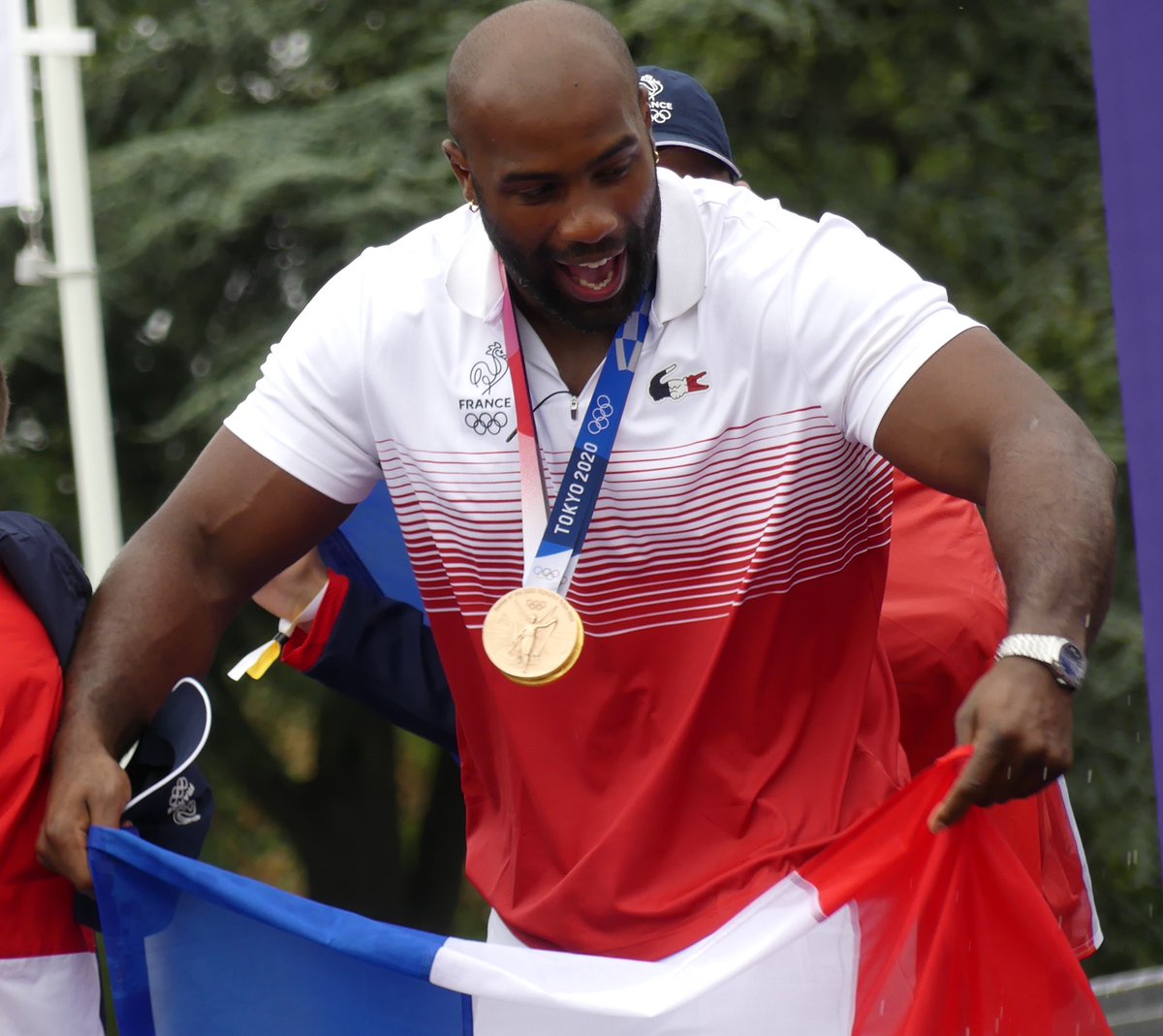 francejudo's tweet photo. 𝑨̀ 𝒋𝒂𝒎𝒂𝒊𝒔 𝒍𝒆𝒔 𝒑𝒓𝒆𝒎𝒊𝒆𝒓𝒔. 🥇

#FierdEtreJudoka #UneSeuleEquipe #Tokyo2020 https://t.co/6hZvptAmr5