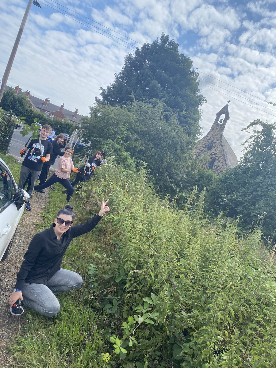 DoncasterDamian's tweet photo. It was all happening in Balby. Came across a brilliant NCS activity led by Courtney and Oscar and organised by @Club_Doncaster The young people had spent 2 days clearing the community garden 🪴. Here’s the before and after evidence! Job Done ✅ 🙏👍@MyDoncaster @MrJohnDavis https://t.co/nfoYxsarnb