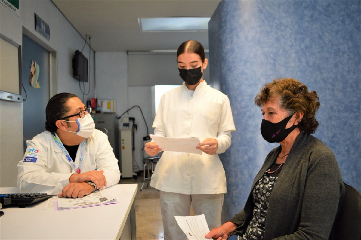 saludgobgente's tweet image. 🥇El Hospital del Bicentenario de Valle de Santiago es #distinguido por el frente en la primera línea de batalla.👏
▶👩‍⚕️Verónica recibe #reconocimiento a nombre de toda la plantilla laboral.