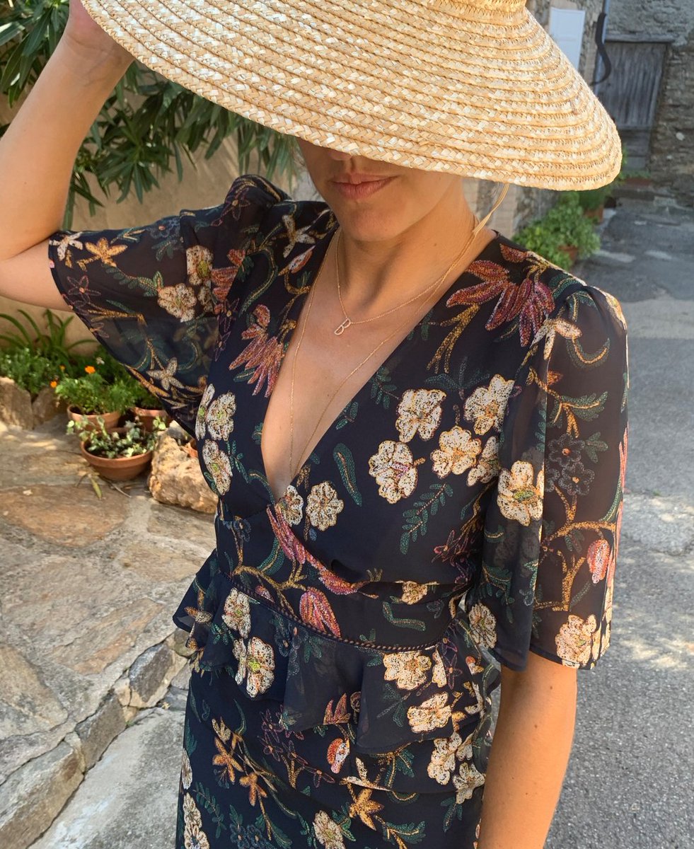 Thrilled to announce the Genevieve is being restocked - don't miss this Coral and Navy combo and sign up to the email alerts! 🌸