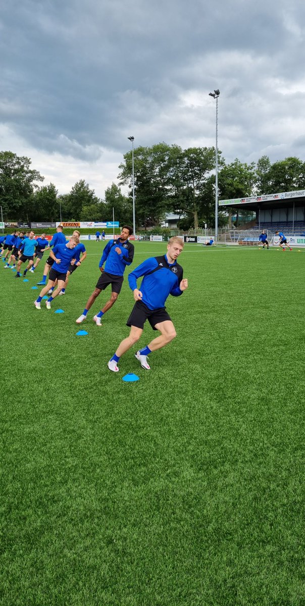 rob_koeken's tweet image. De kop is er af! We starten ⚽️ seizoen 21/22 in Assen bij de mannen van @freddetrainer, @acvassen. Dit is een goed moment om te kijken wat de vakantie met de spelers heeft gedaan en hoe de voorbereiding vorm moet krijgen!📈📊🧠
@HetOmnium @MCZ_nl #herstellen #presteren #fitzijn