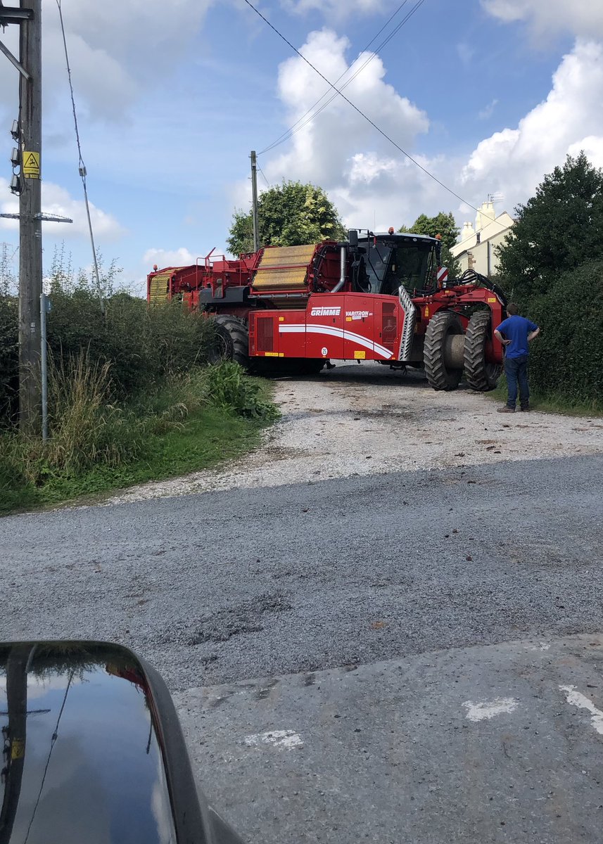 LiveTrace2's tweet photo. @EdHodson4 @GRIMMEGroup @GrimmeUK I encountered one today in a little difficulty. https://t.co/0enpH1CZFx
