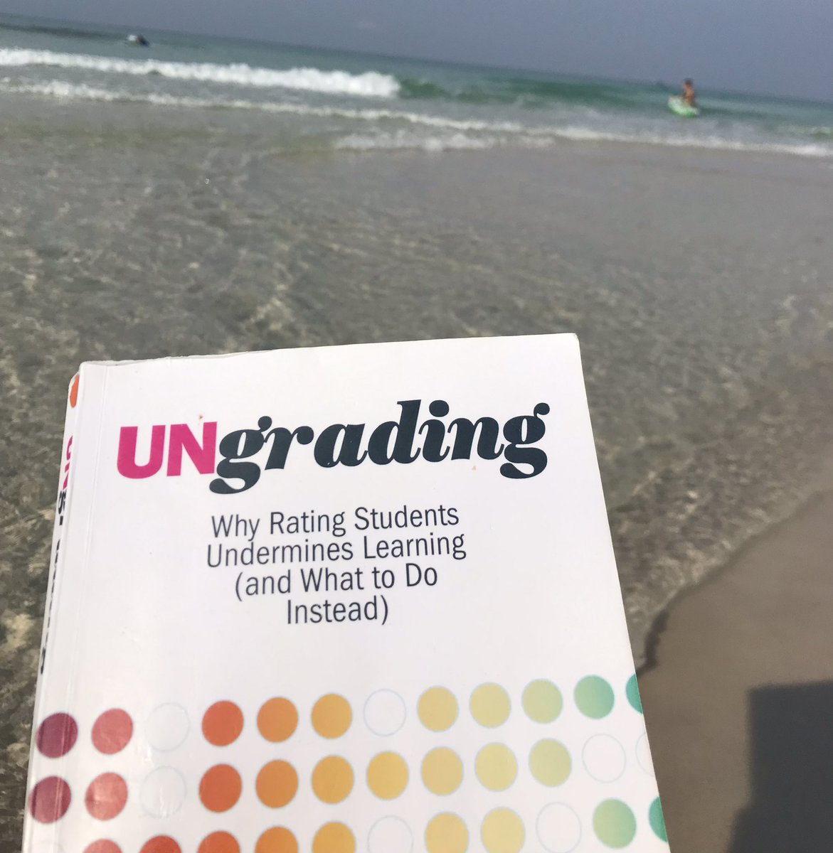 “If my curriculum and pedagogy aren’t sufficiently engaging, is that an argument to rely on grades to coerce students into doing what I want? Or should I gulp and ask some serious questions…?” @alfiekohn This book is a gift to educators! Excellent summer read #ungrading