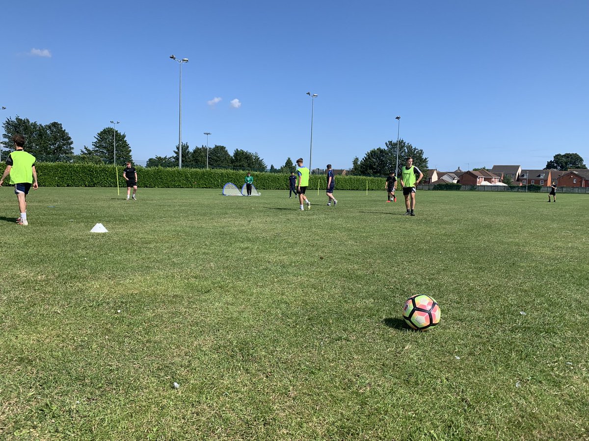 Streets_72's tweet photo. Great to be back coaching with @GILDER10 in 1st session of preseason

Every session has;
✅ Clear technical focus linked to POP
✅ Arrival activities
✅ Dynamic stretches
✅ Fundamental movements
✅ Realistic game scenarios
✅ Cool down/stretches
✅ Coaching interventions
✅ FUN https://t.co/rhNAyAY1bW