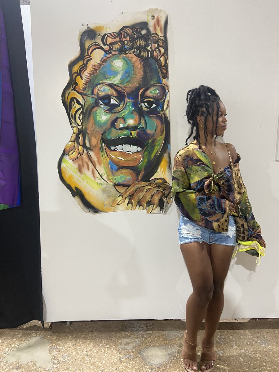 kariamu97's tweet photo. look at me matching my painting !!! https://t.co/lMsqcPPCmC