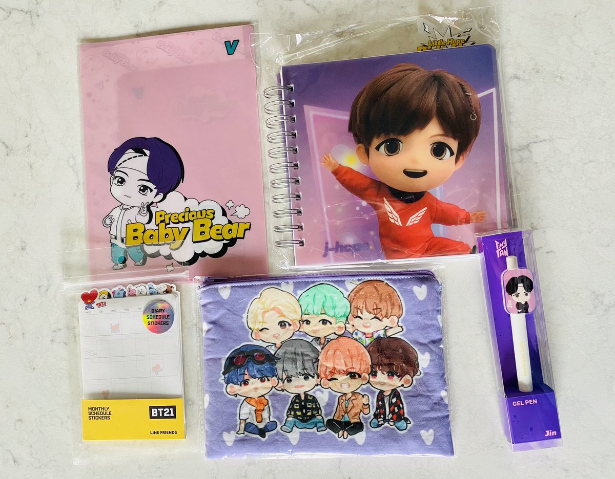 jimin4chairman's tweet photo. Back to school giveaway! 🚌 

1 winner will receive a notebook, folder, planner stickers, pencil case and pen!

📚 rt &amp; like
📚 worldwide
📚 ends 8/11

Good luck 😊 https://t.co/bZeDkkEdQ6