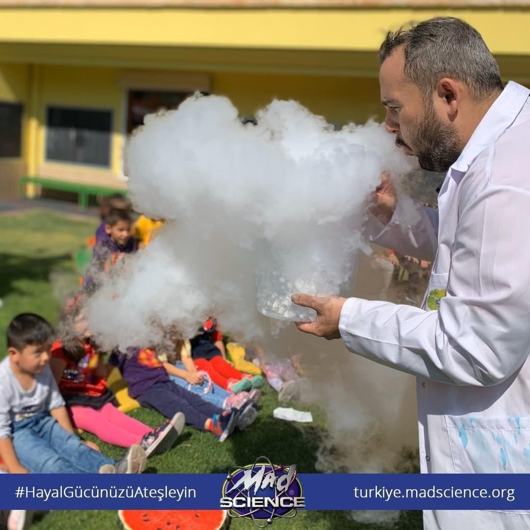 madscience_tr's tweet photo. Benzersiz uygulamalı, eğlenceli ve öğretici deneyler Mad Science bilim atölyesinde! 🔬⚗🔎 #Bilim #Deney #Eğlence

#SparkingImaginativeLearning #HayalGücünüzüAteşleyin #MadScience #MadScienceTürkiye https://t.co/DFMsS5eo7D