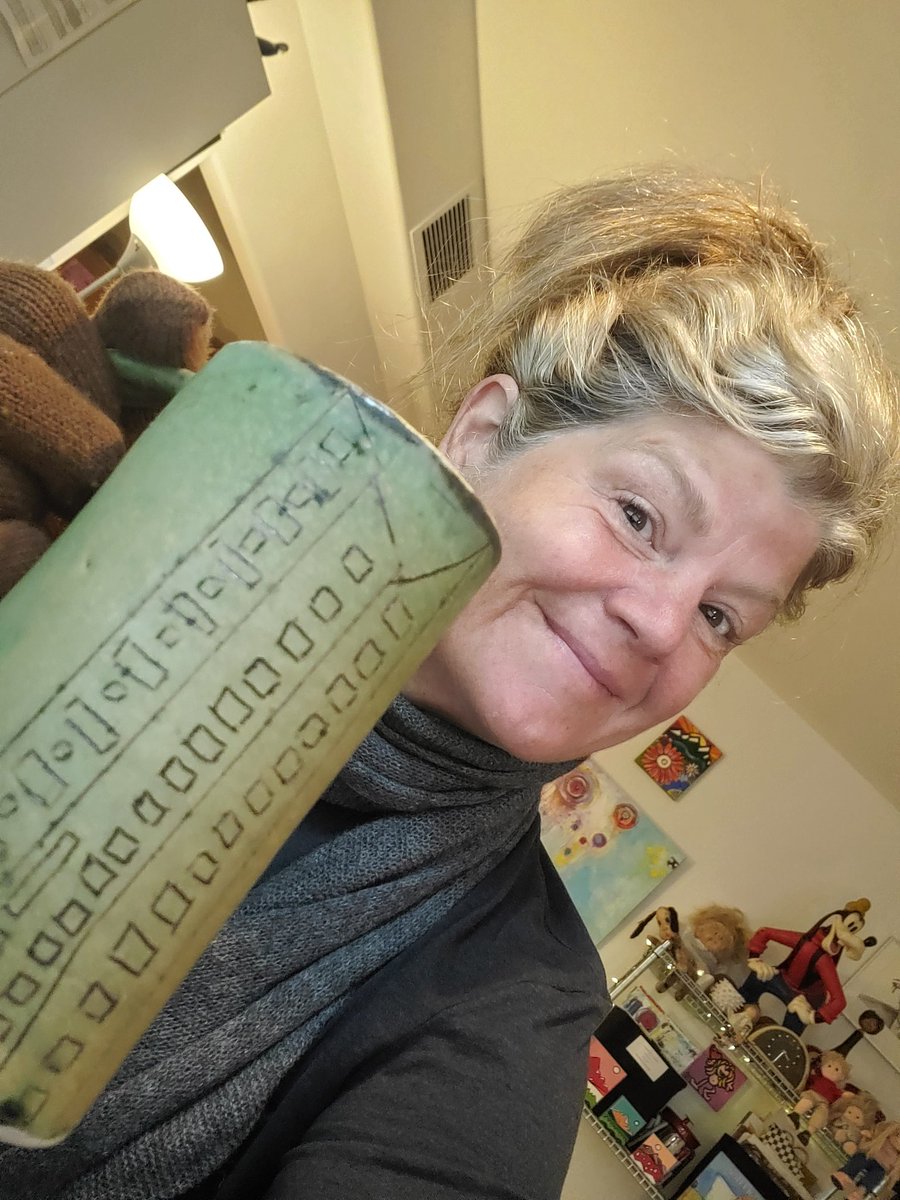 julieadriansen's tweet photo. Checking in from my office/studio.
August 3rd, 2021
Gloves ✔
Scarf ✔
Coffee ✔
Space Heater on High✔
#vaillife https://t.co/iJJ9XOB1wc