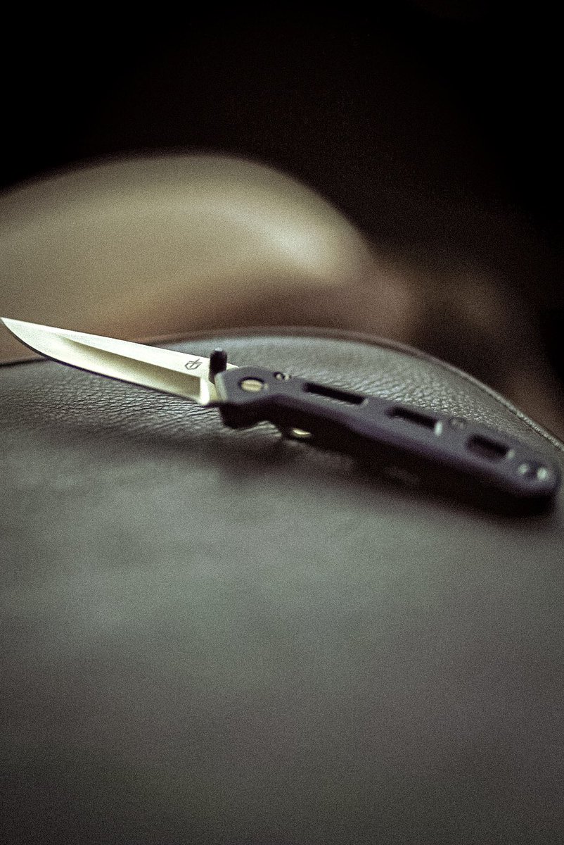 ChasingEddie's tweet photo. Some random pictures I had stored away. 

#Photography #Photo #Knife #Flower #Flag #SonyAlpha #85mm https://t.co/Mn0MjGvXAk