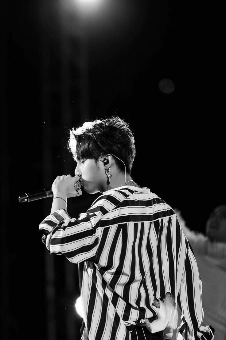 tragiang2227's tweet photo. @KevanKenney @MTV REQUEST @sontungmtp777 @MTV #FridayLivestream

I hope you are interested in learning about the music of different cultures. Son Tung M-TP’s songs are very unique and catchy. Hopefully you will like them. https://t.co/yPghIrTrDB