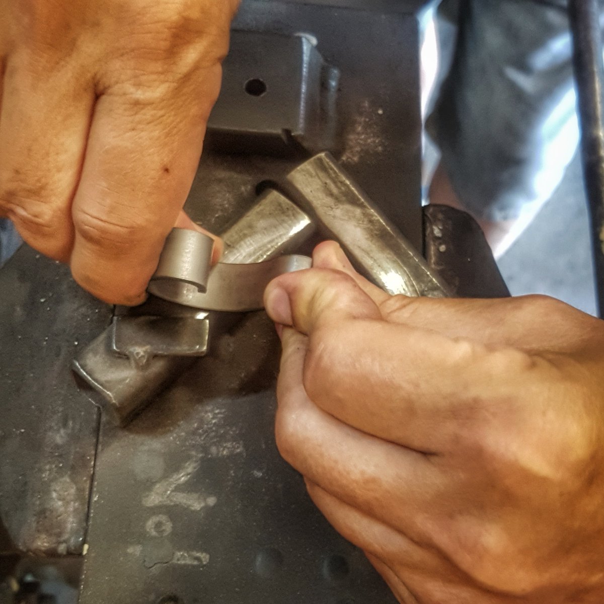 Gaston_Begin's tweet photo. En partenariat avec la #Covati une visite est prévu à la Serrurerie  avec découverte de la fabrication de Gaston l'escargot Bourguignon et visite de notre atelier Vendredi 6 août à 10 h Gratuit Sur inscription au 03 80 95 24 03 🐌 #Bourgogne #issurtille #artisanat https://t.co/7Ds6guu1EK