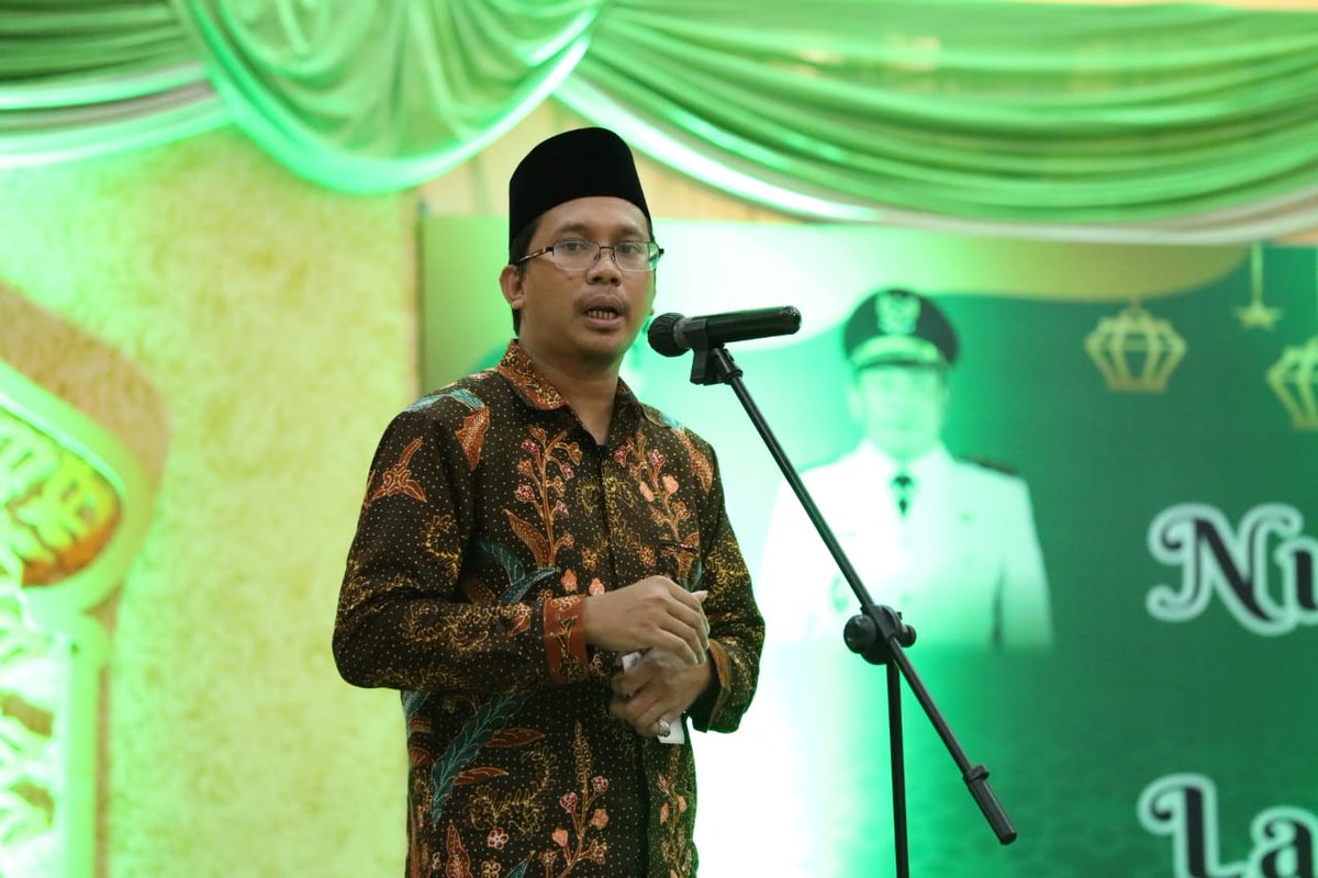 #MUpdate Pemkab Sidoarjo berencana memberikan beasiswa pendidikan kepada anak yatim yang orang tuanya meninggal karena covid19. Gus Muhdlor, Bupati Sidoarjo, bilang kalau beasiswa ini merupakan salah satu program kerjanya dan akan direalisasikan dengan target 10 ribu penerima