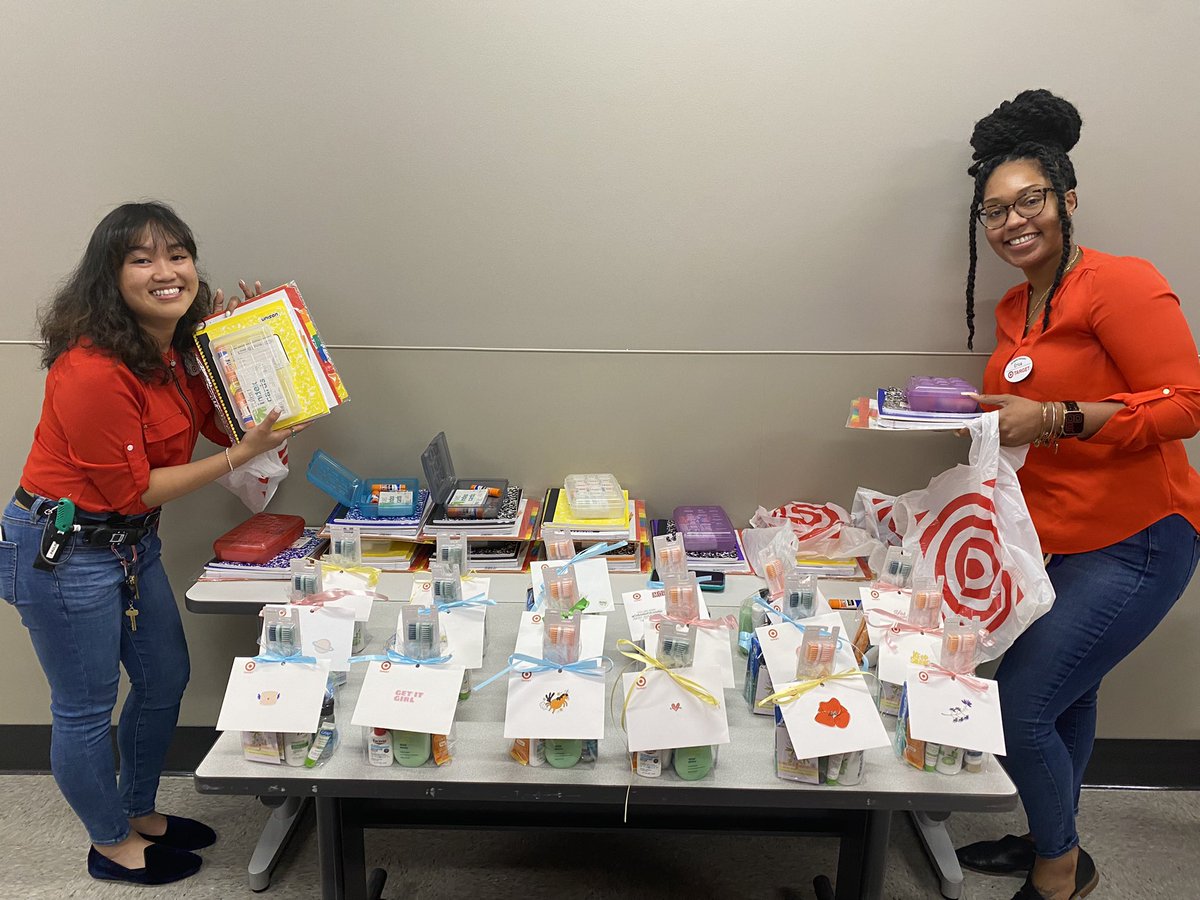 rone1790's tweet photo. I want to thank my wonderful HR experts as well as my ETL’s that helped to create care packages and bag school supplies for Baltimore Outreach services. A local non profit organization that helps provide emergency shelter for homeless woman and children. Thanks team❤️ https://t.co/Afm7BfldW0