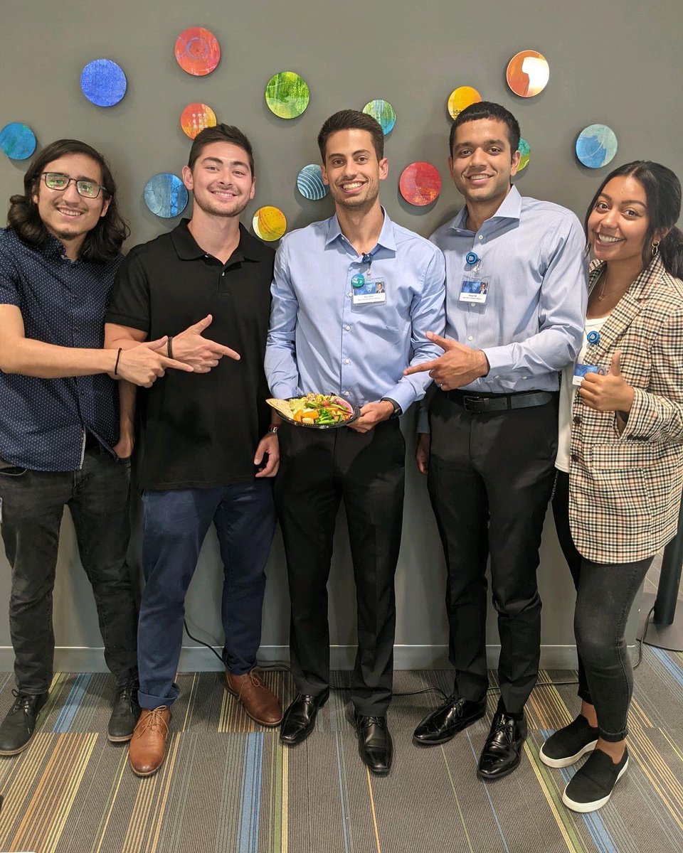 MayoClinicSOM's tweet photo. Starting the new medical school year off right with delicious food! Mayo Clinic Lifestyle Medicine Interest Group was happy to share healthy, plant-based food with their classmates.
#aclifemed #lifestylemedicine #aclmtrainees #wfpb https://t.co/nUAYT44Df2