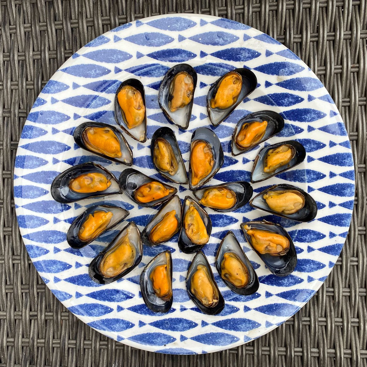 Our delicious #Wild Cromane Mussels 🇮🇪

#Cromanemussels #Mussels #Diúilicín #Mossel #Moule #Musling #Mejillón #realtnamarashellfish #irishmussels #moules #irishshellfish #cromane #wildatlanticway #supportlocal #tastetheatlantic #fillyourheartwithireland #tastetheisland