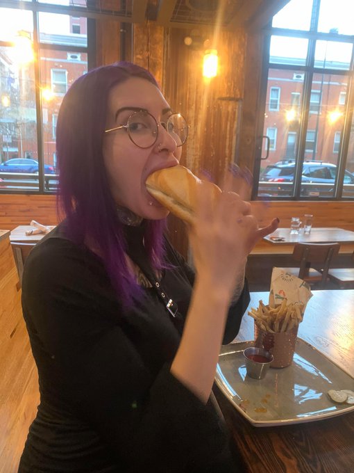 Watch Ariane Saint-Amour's leaked NSFW photo on TwXstars