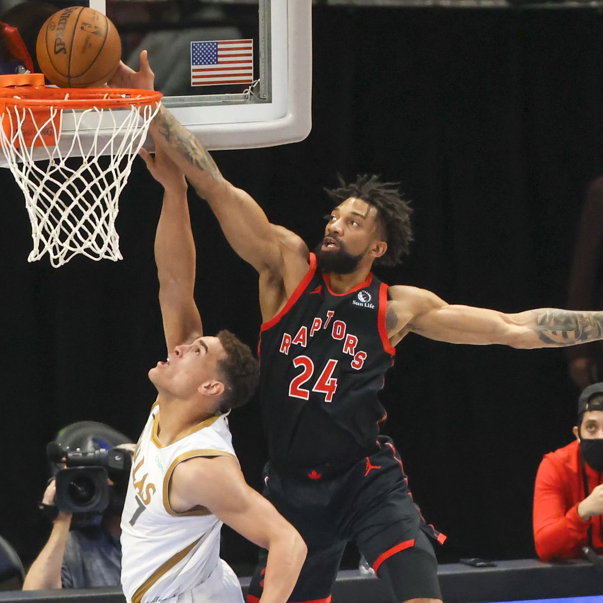 Лос-анджелес лейкерс игроки «лос-анджелес лейкерс». Рэпторс наггетс. Рэпторс наггетс. Рэпторс наггетс. Торонто рэпторс игроки.