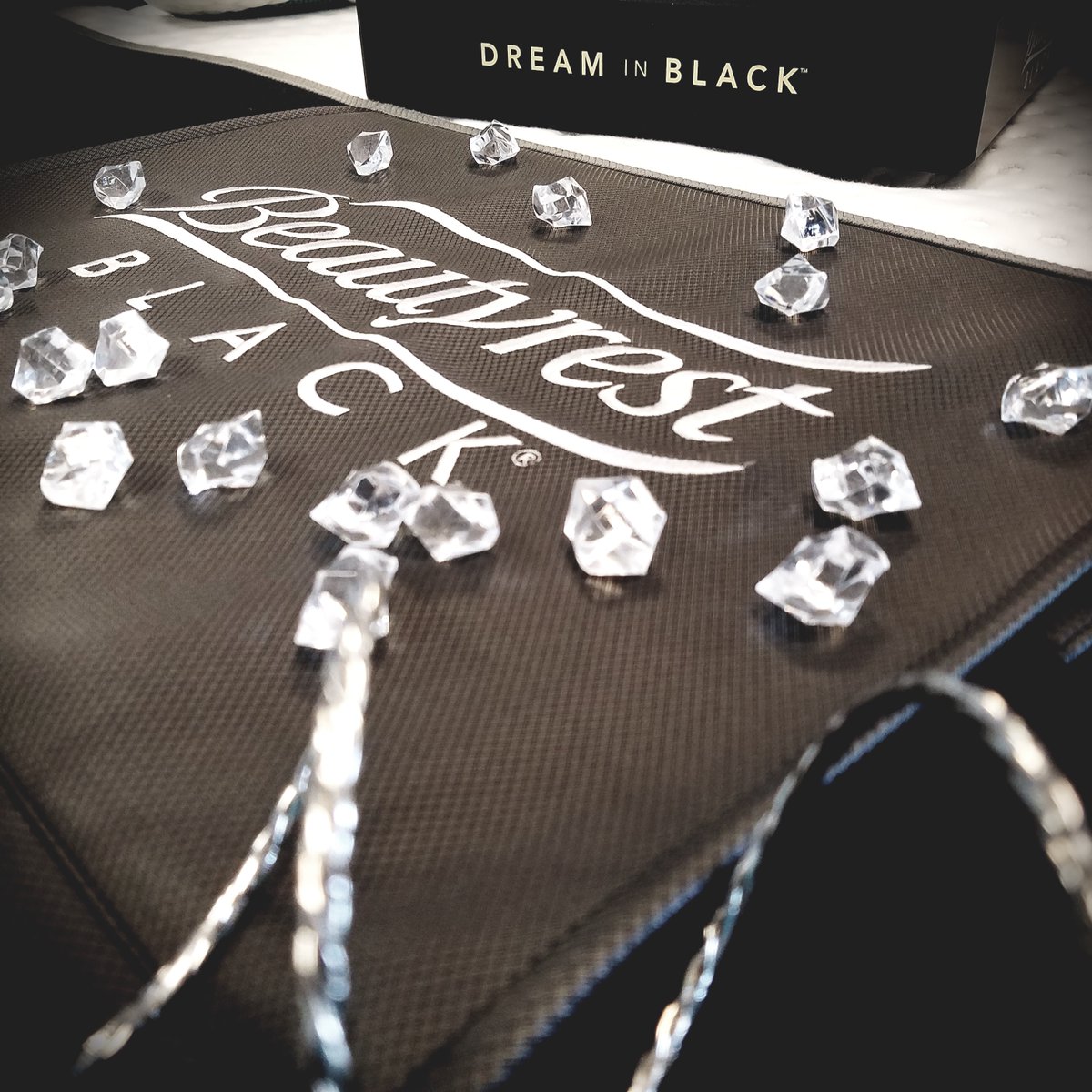 stlmattress's tweet image. Ice Cold @beautyrest Black keeps you sleeping comfortably throughout the night. stlmattressdirect.com/beautyrest-bla…