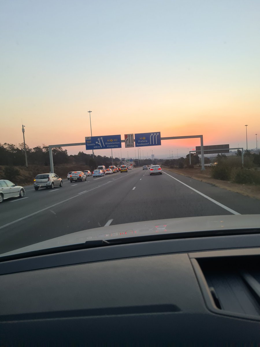 ted_pops's tweet photo. #Johannesburg South as the sun goes down.
#Dusk #Sunset
#TheSunChaser 
#AddictedToTheSun https://t.co/ymYdlzL0tg
