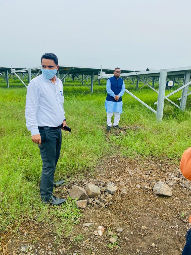 માન.મહેસૂલ મંત્રીશ્રી કૌશિકભાઈ પટેલ સાહેબ અને માન.કલેક્ટર સાહેબશ્રી અરવલ્લી દ્વારા બિલવણીયા-વાંટડાસુખા તા.ધનસુરા ખાતે આવેલ 45MW ના સોલાર પાવર પ્લાન્ટની મુલાકાત કરવામાં આવી.@CollectorArvali <a href="/revenuegujarat/">Revenue Dep. Gujarat</a> <a href="/CMOGuj/">CMO Gujarat</a>