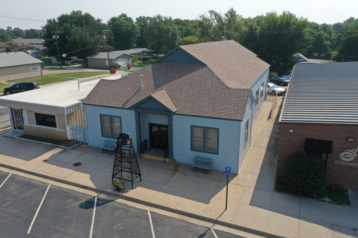 Thank you to Boy Scout Christian Zimmerman and his wonderful Family for helping paint our Community Center for his Eagle Scout Project! We also appreciate the support from our Public Works Crew in the City Bucket Truck and CCM Countertop for donating a power lift for use!