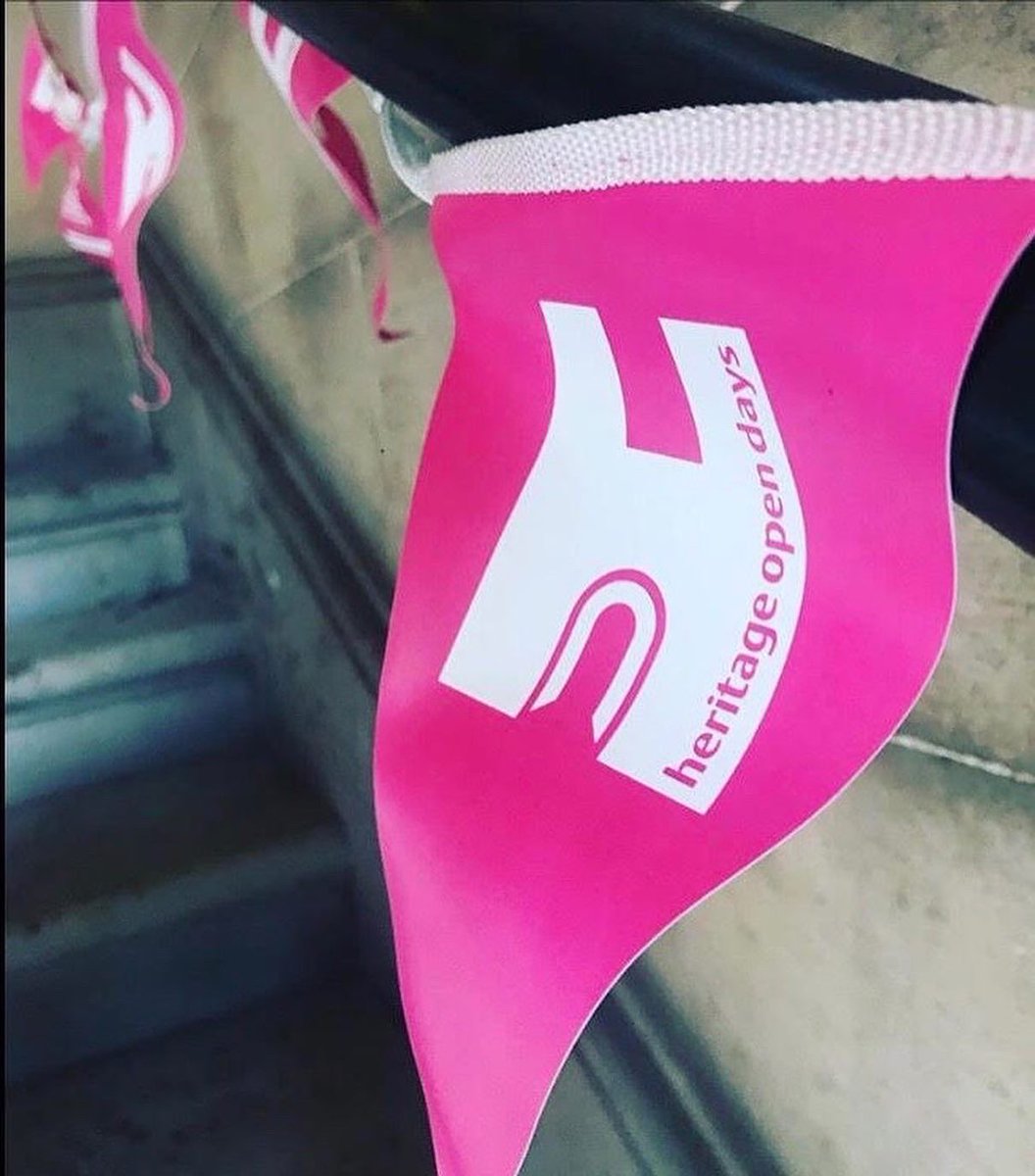 ArtsKeele's tweet image. HERITAGE OPEN DAY IS BACK 

We’re throwing the doors open once again. Visitors are welcome to come &amp;amp; enjoy the woodland walks, guided tours of the prestigious Keele Hall or explore one of our hidden treasures- our fascinating Raven Mason ceramics Collection. THREAD 1/2